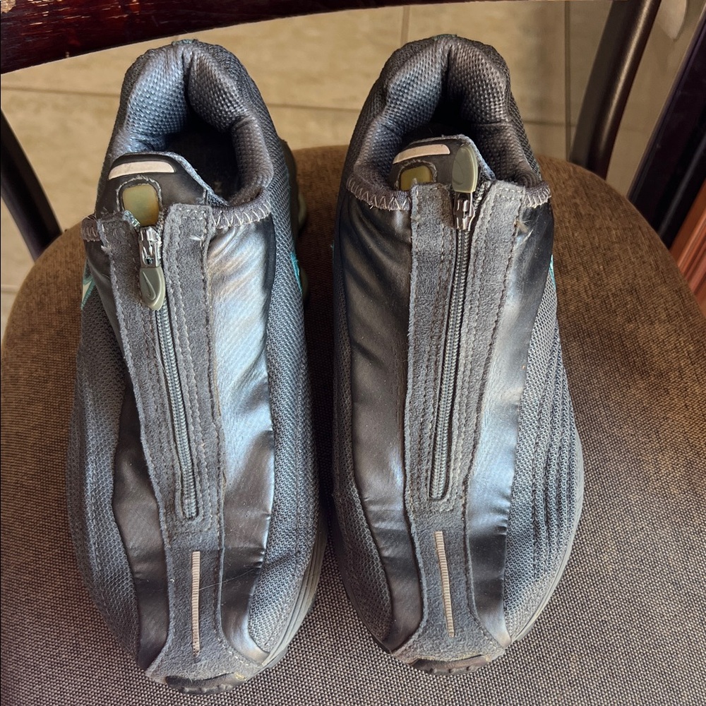 Vintage Nike Gray Zipper Sneakers with Teal Highlights